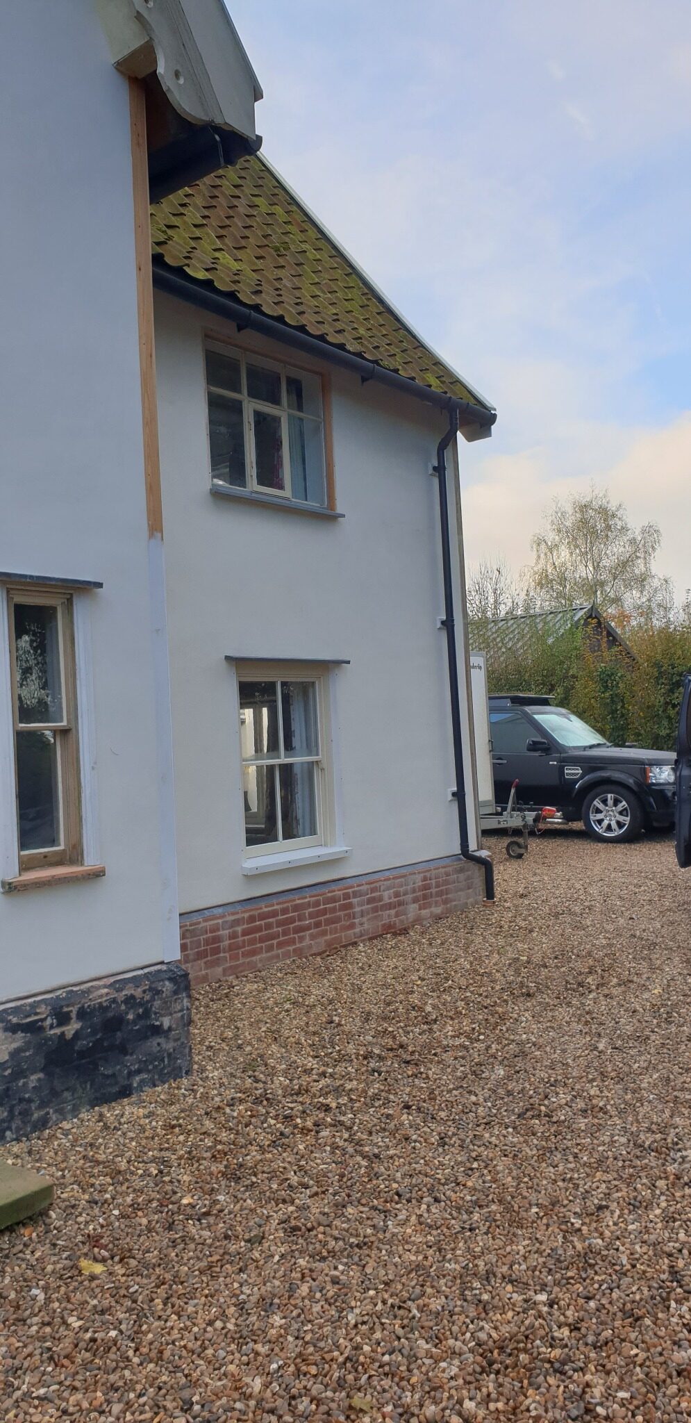 Grade II listed cottage in Mellis following traditional lime rendering